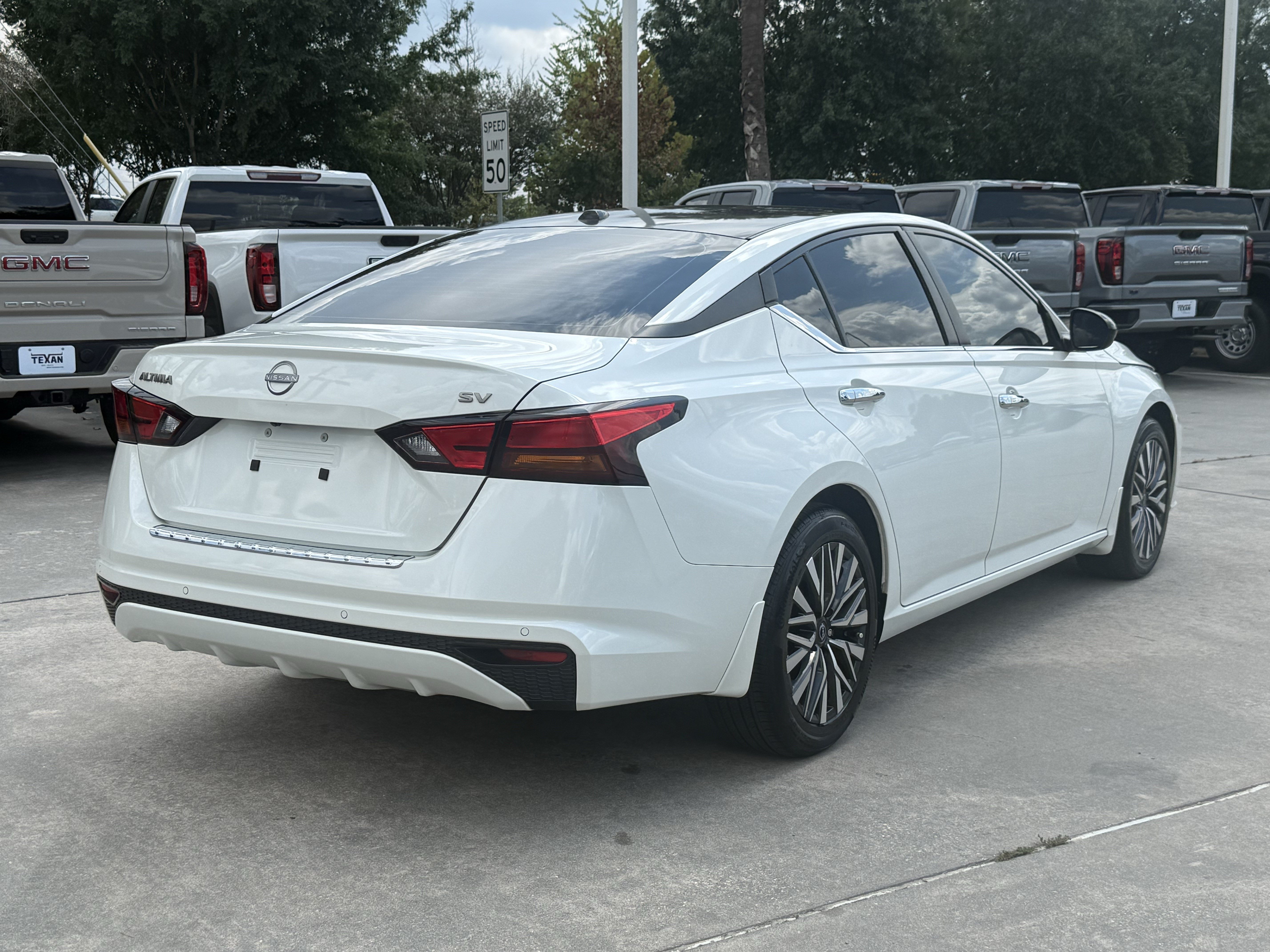 Used 2023 Nissan Altima 2.5 SV FWD image 5