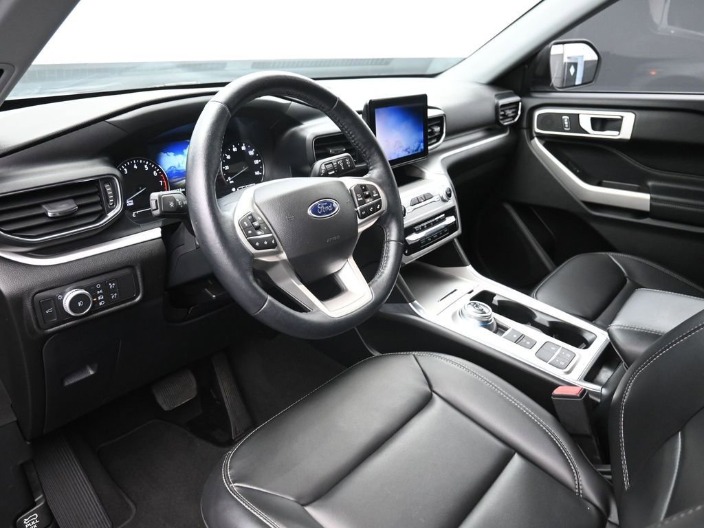 Used 2022 Ford Explorer XLT w/ Equipment Group 202A image 18