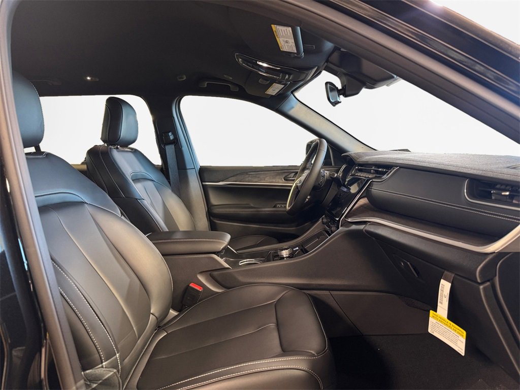 New 2025 Jeep Grand Cherokee L Limited w/ Black Appearance Package image 26