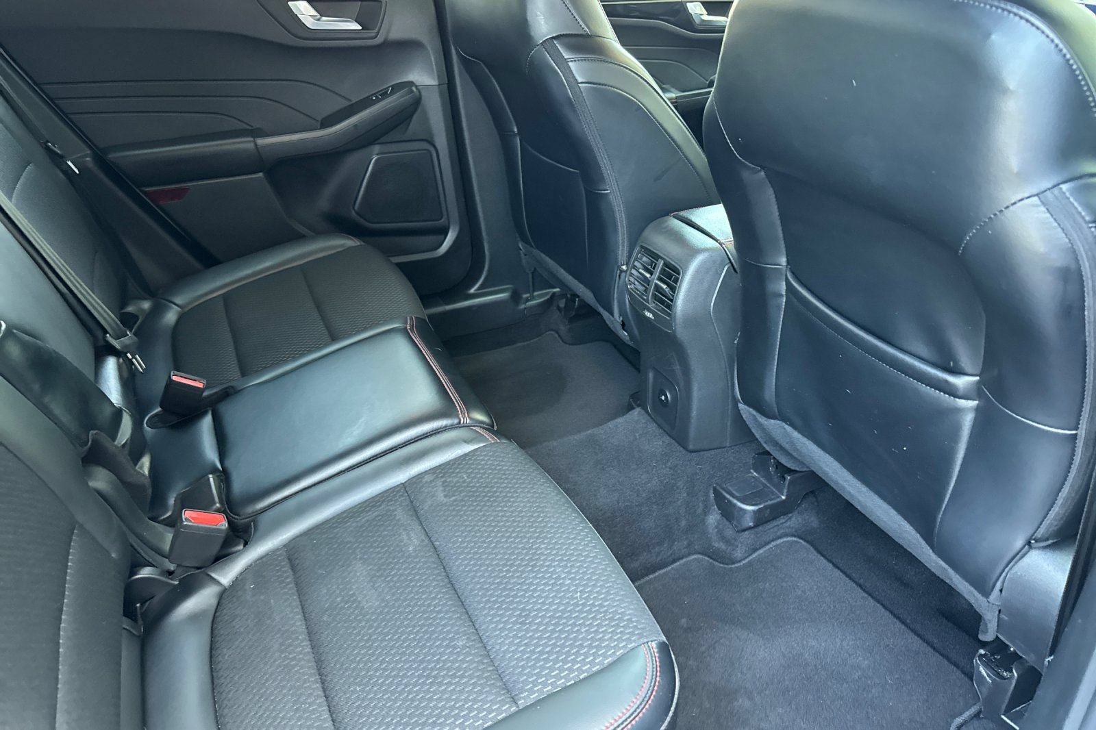 Used 2025 Ford Escape ST-Line FWD image 17
