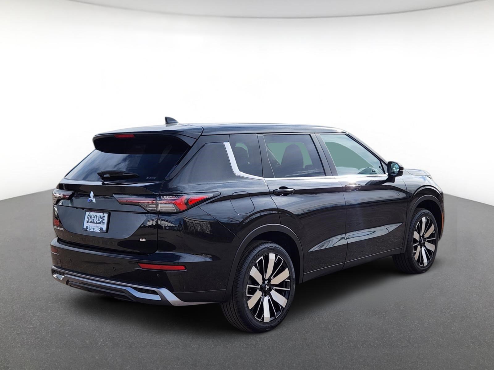 New 2026 Mitsubishi Outlander SE image 3