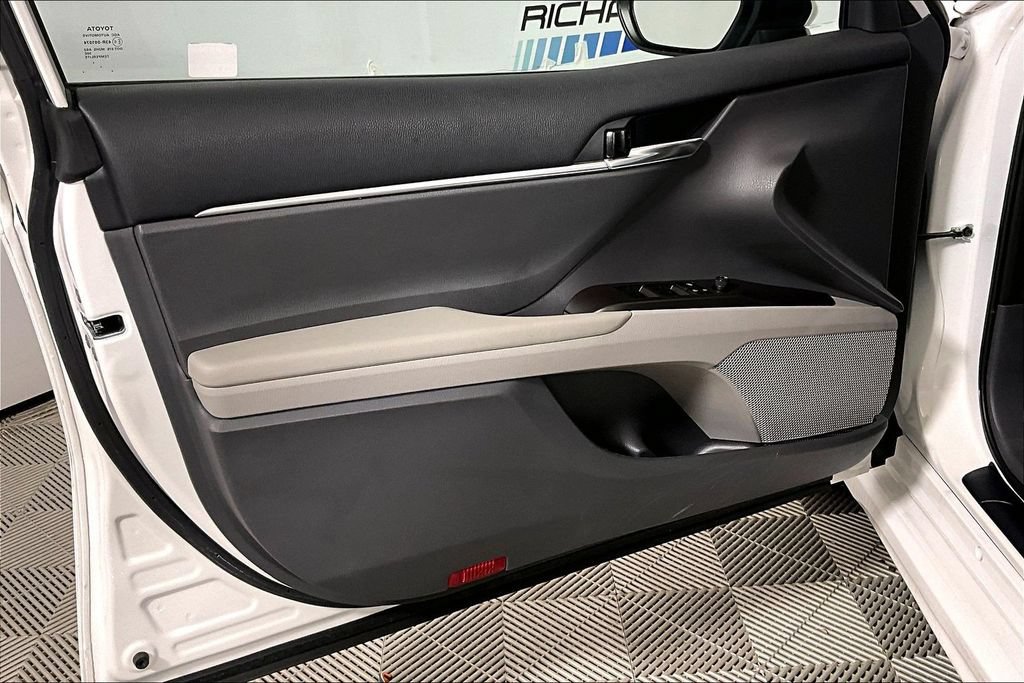 Used 2024 Toyota Camry SE FWD image 18