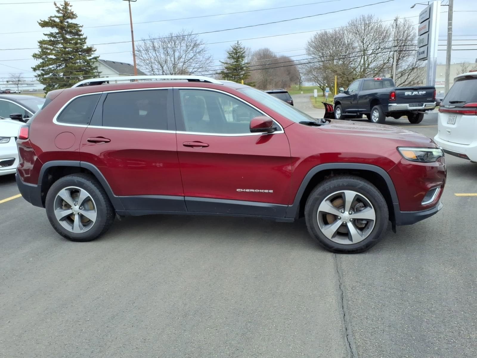 Used 2020 Jeep Cherokee Limited AWD/4WD image 4