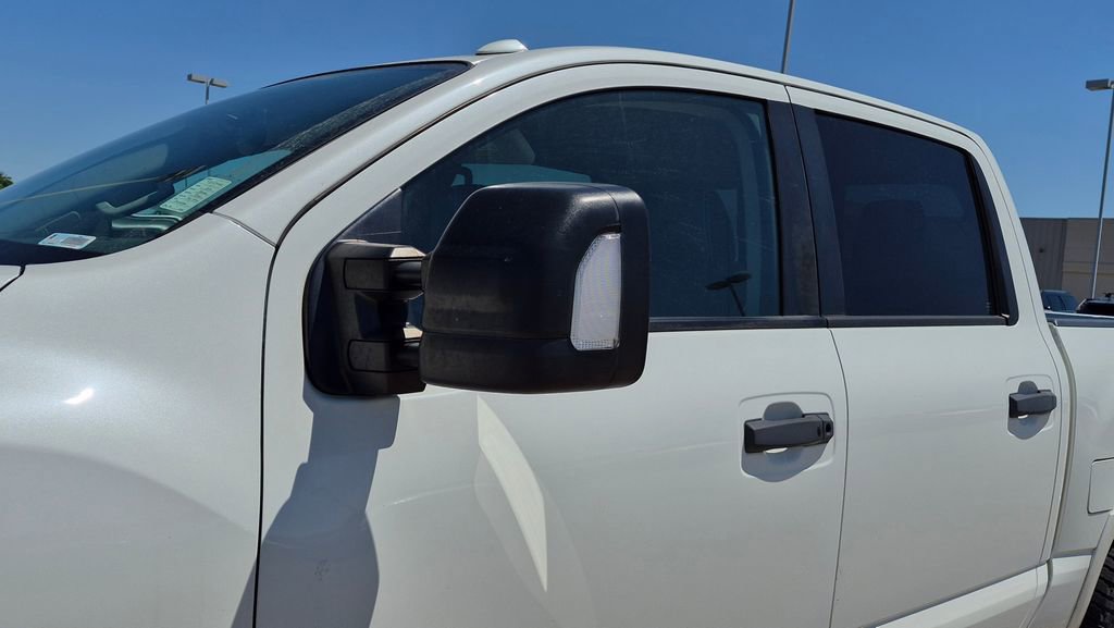 Used 2018 Nissan Titan PRO-4X w/ Pro-4x Convenience Package AWD/4WD image 8