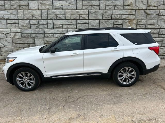 Used 2023 Ford Explorer XLT w/ Equipment Group 202A image 3