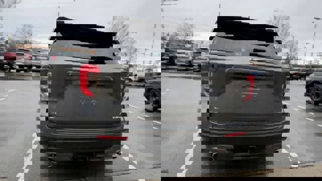 Used 2023 Ford Explorer XLT w/ Equipment Group 202A image 3