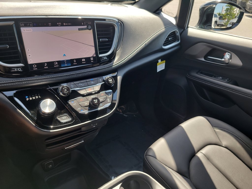 New 2027 Chrysler Pacifica Select w/ Family Tech Group FWD image 23