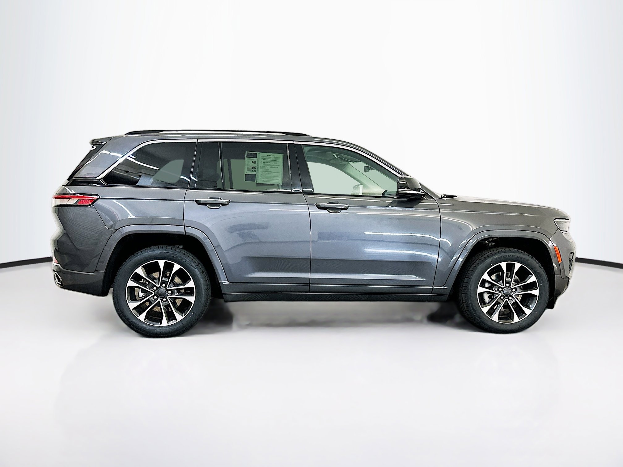 Used 2022 Jeep Grand Cherokee Overland AWD/4WD image 10