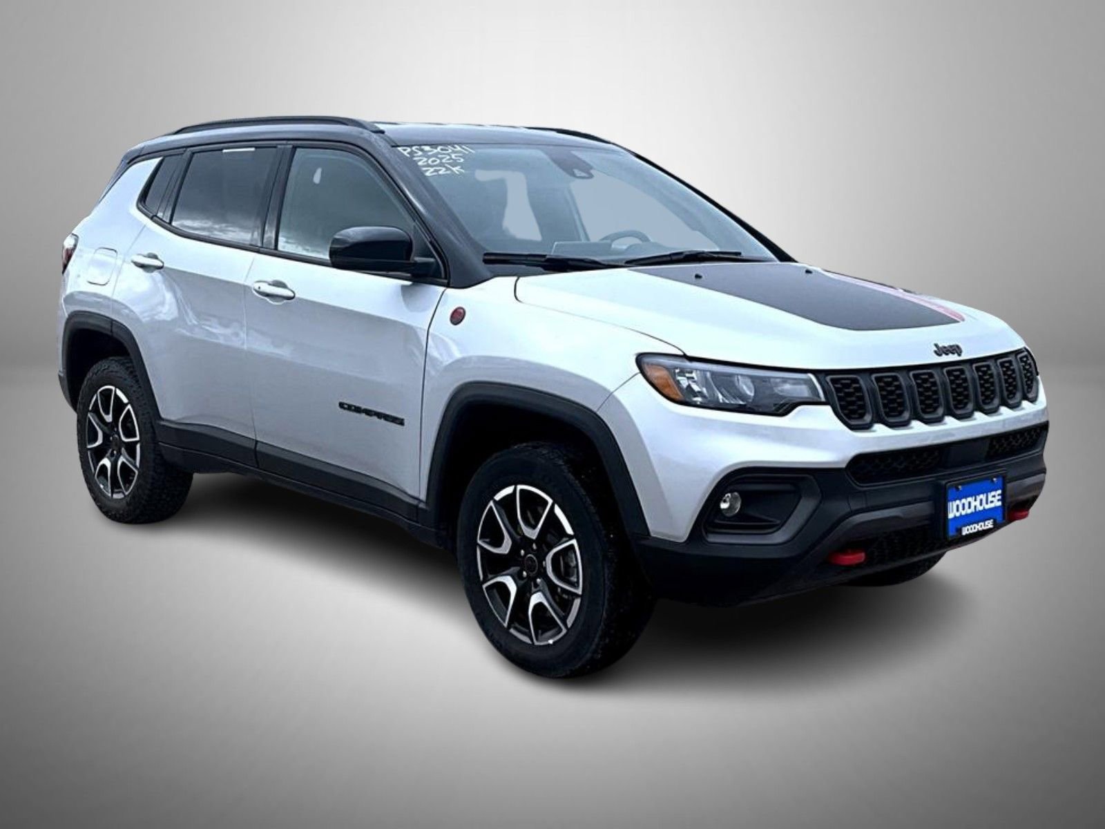 Used 2025 Jeep Compass Trailhawk AWD/4WD image 3