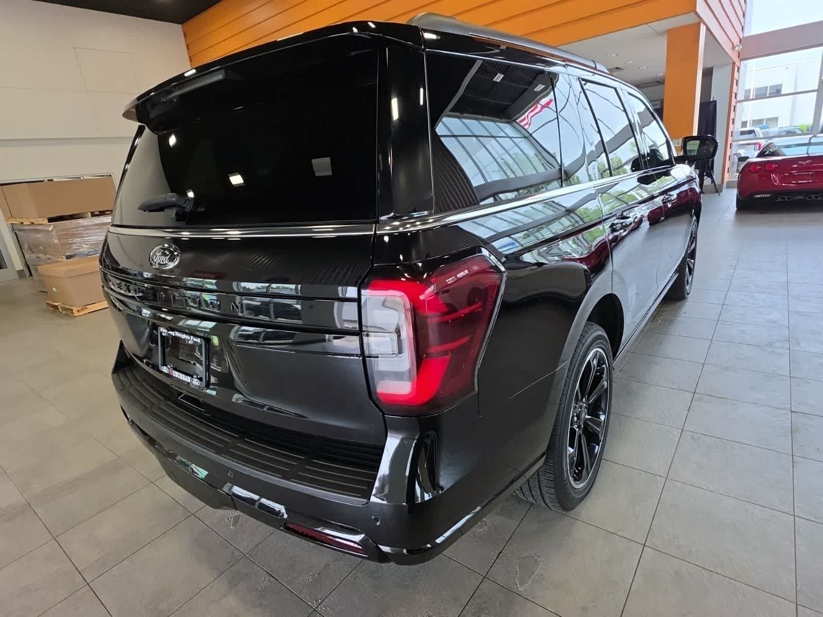 Used 2023 Ford Expedition Limited AWD/4WD image 8