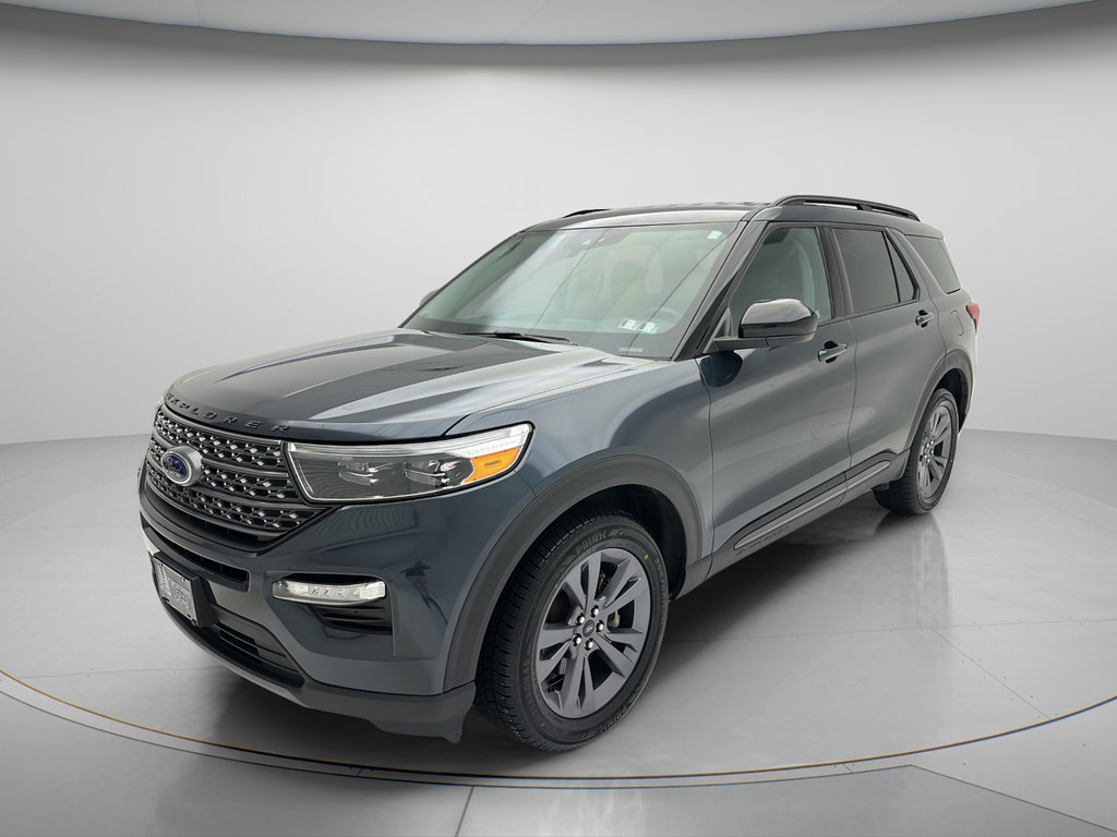 Used 2023 Ford Explorer XLT w/ Equipment Group 202A AWD/4WD image 3