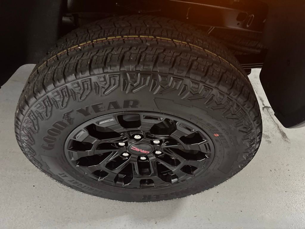 New 2026 GMC Canyon Elevation w/ Convenience Package image 6