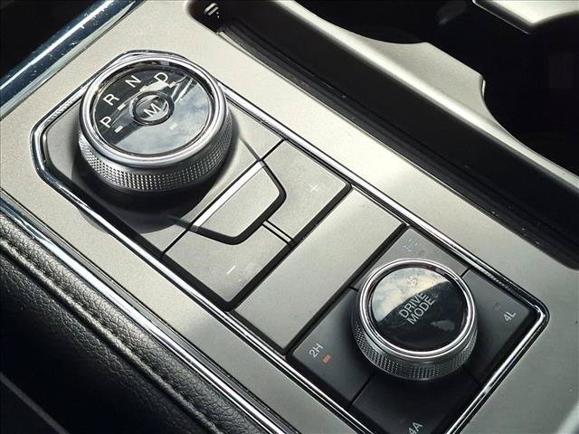 Used 2020 Ford Expedition XLT w/ Equipment Group 202A AWD/4WD image 10