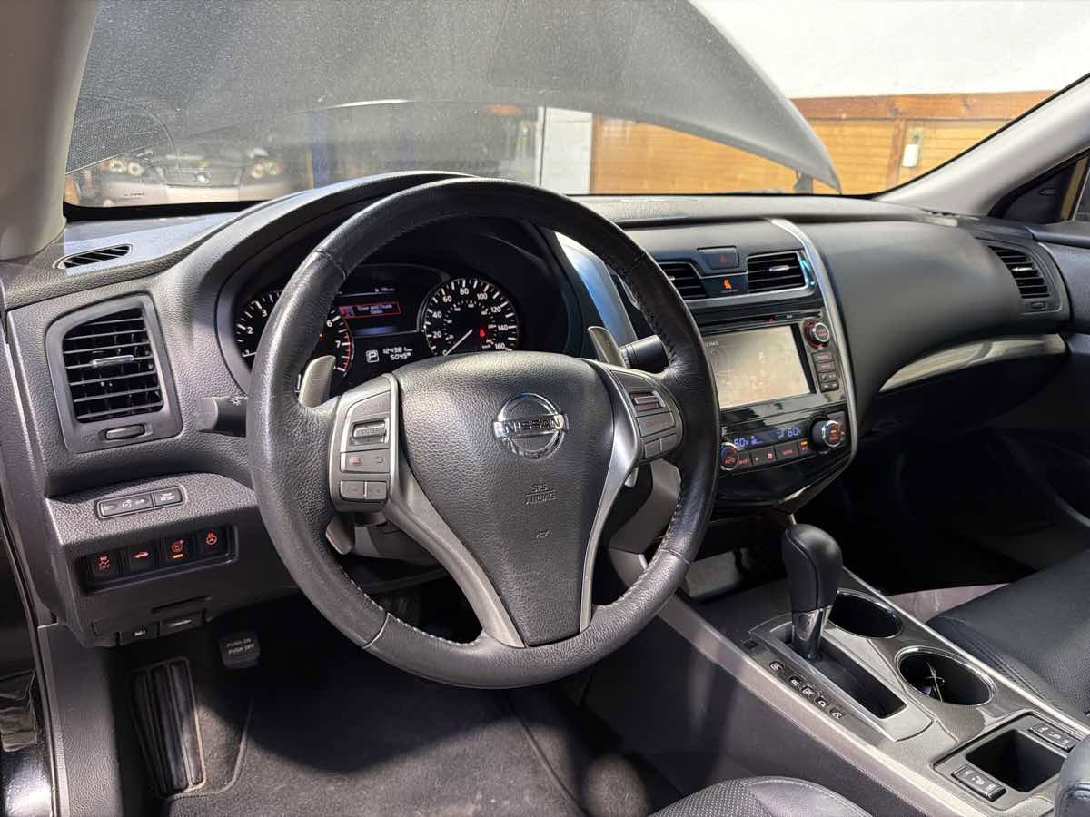 Used 2015 Nissan Altima 3.5 SL FWD image 16
