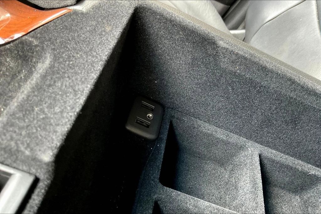 Used 2019 Cadillac Escalade Luxury RWD image 16