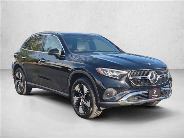 Used 2024 Mercedes-Benz GLC 300 4MATIC image 3