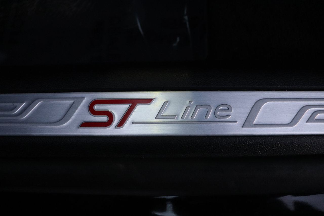 Used 2025 Ford Explorer ST-Line image 57