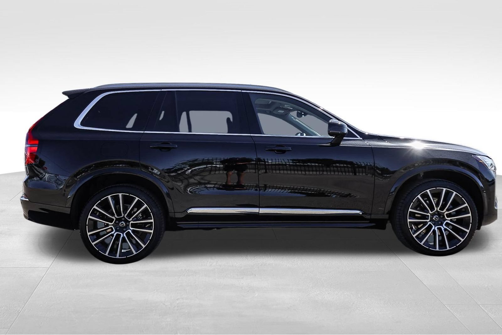 New 2026 Volvo XC90 B6 Plus w/ Protection Package AWD/4WD image 4
