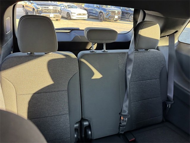 Used 2025 Chevrolet Traverse LT image 8