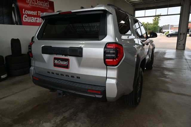 Used 2025 Toyota 4Runner SR5 AWD/4WD image 6