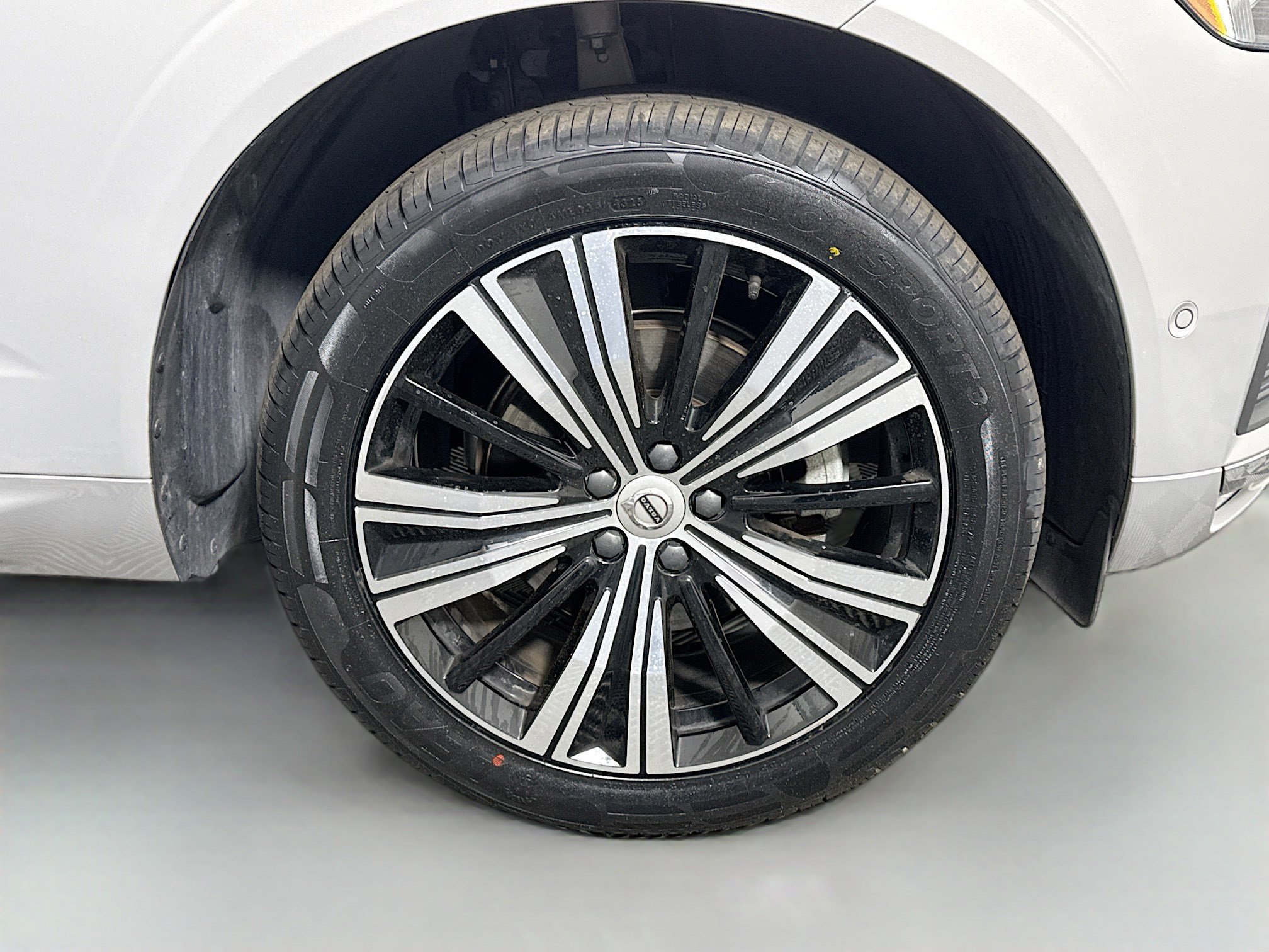 Used 2023 Volvo XC60 B5 Plus w/ Protection Package Premier image 32