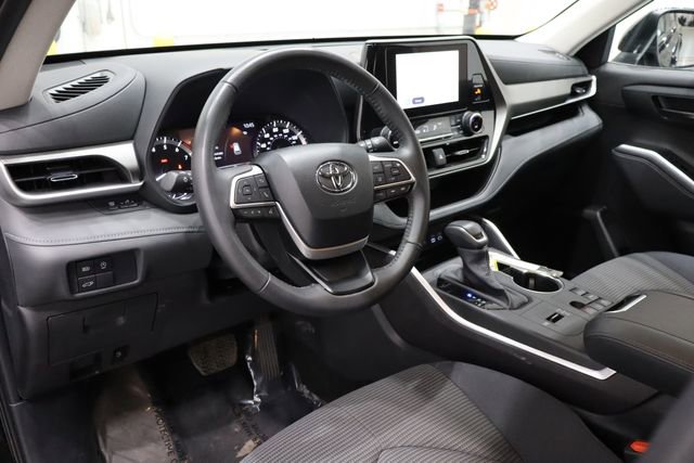 Used 2024 Toyota Highlander LE image 20