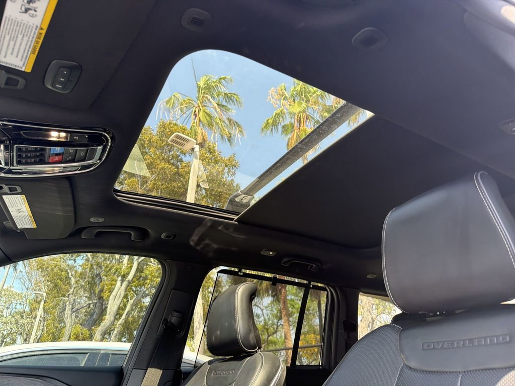Used 2022 Jeep Grand Cherokee Overland w/ Advanced Protech Group III image 27