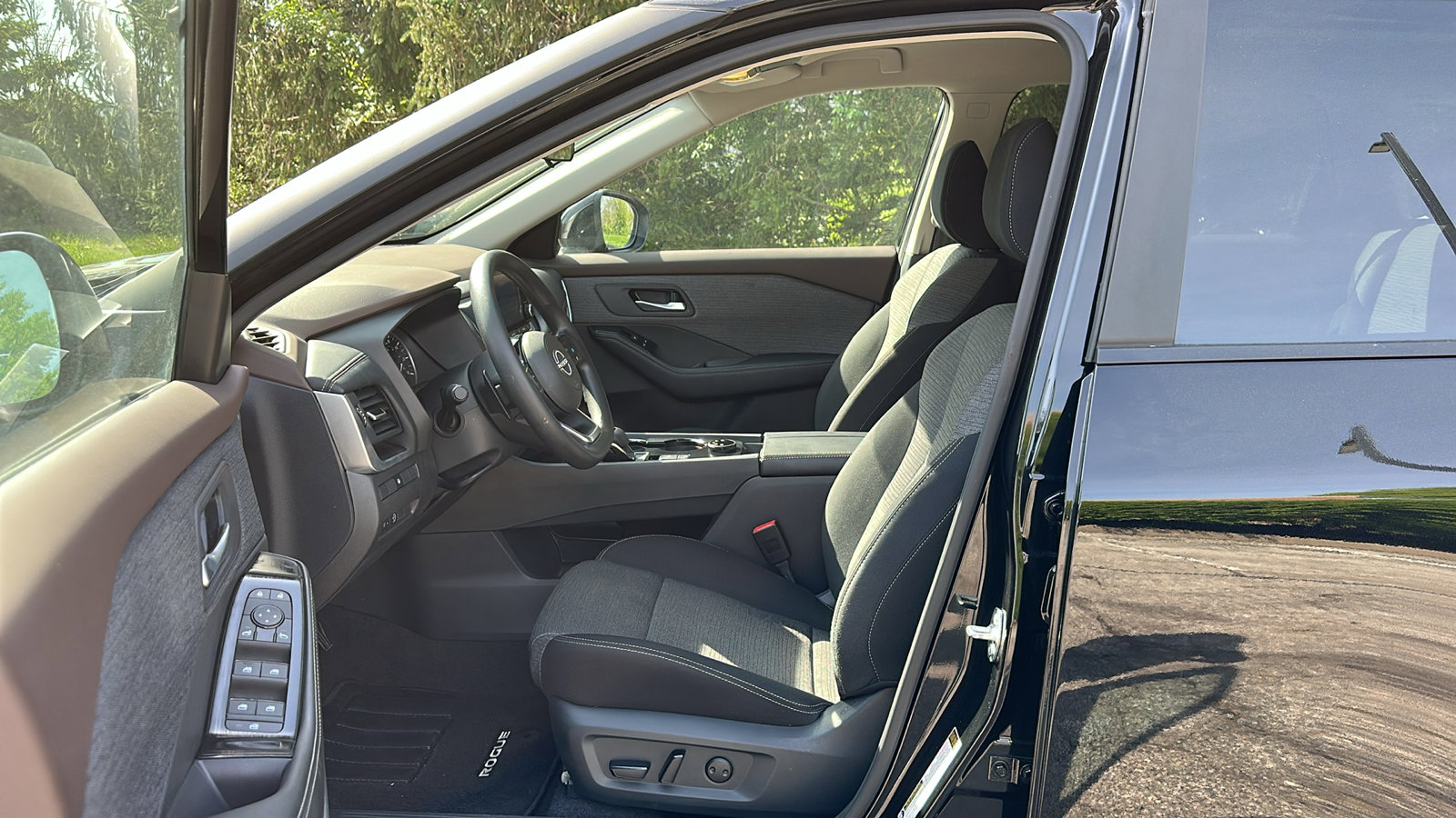Certified 2023 Nissan Rogue SV image 11