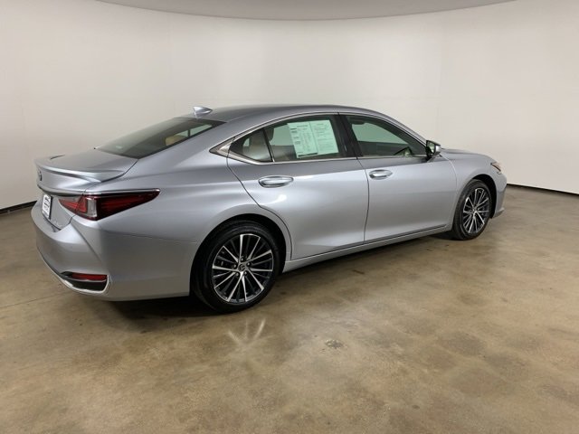 Used 2025 Lexus ES 300h w/ Premium Package image 33