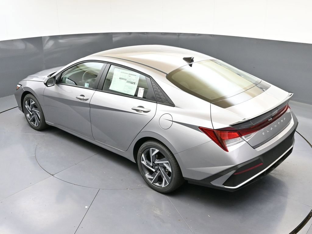 Certified 2025 Hyundai Elantra Sport FWD image 37
