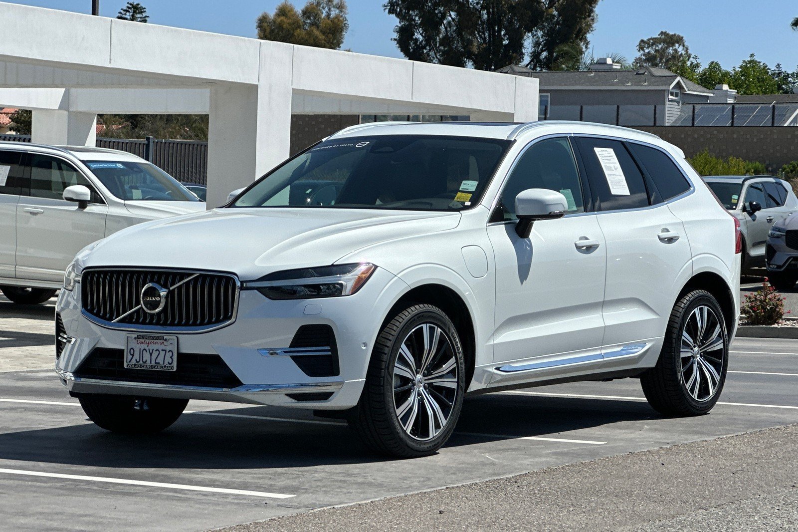 Certified 2023 Volvo XC60 T8 Plus AWD/4WD image 8