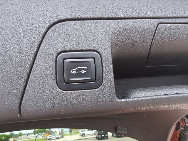 Used 2022 Buick Envision Essence w/ Technology Package I FWD image 38