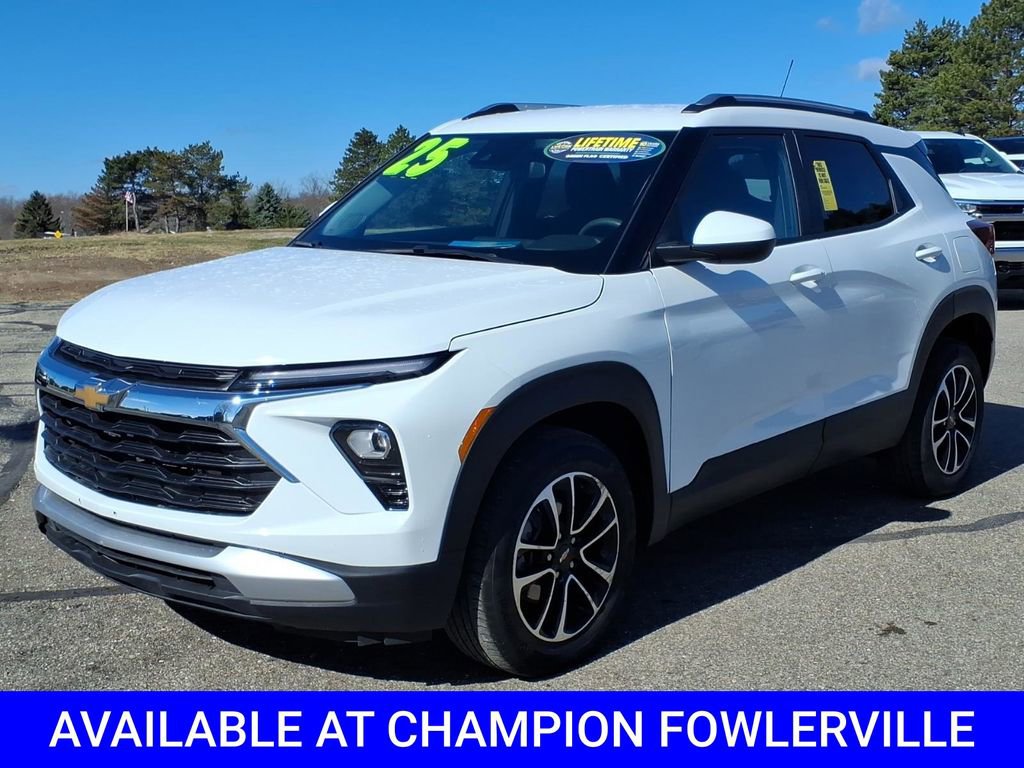 Used 2025 Chevrolet TrailBlazer LT image 3