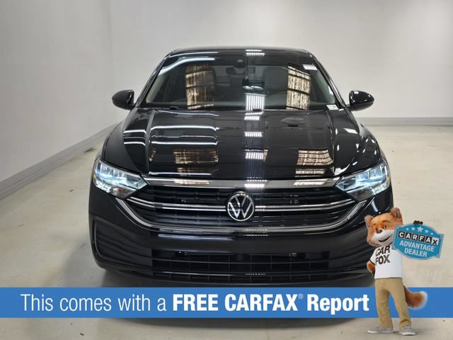 Used 2024 Volkswagen Jetta SE FWD image 2
