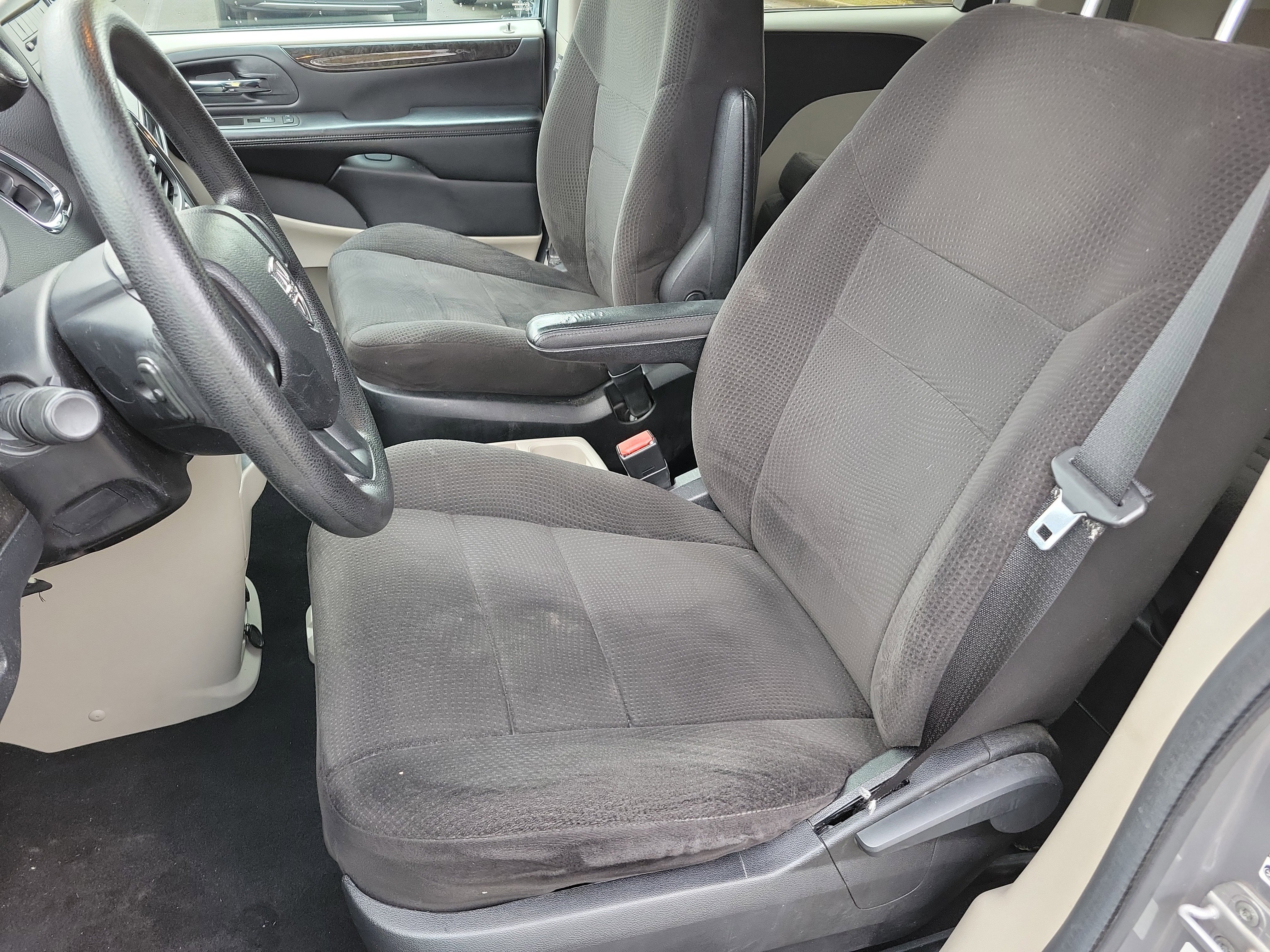 Used 2013 Dodge Grand Caravan SE image 4