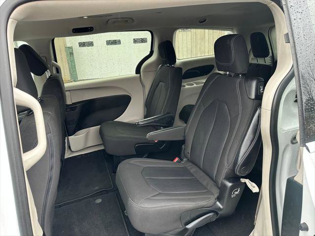 Certified 2022 Chrysler Voyager LX image 23