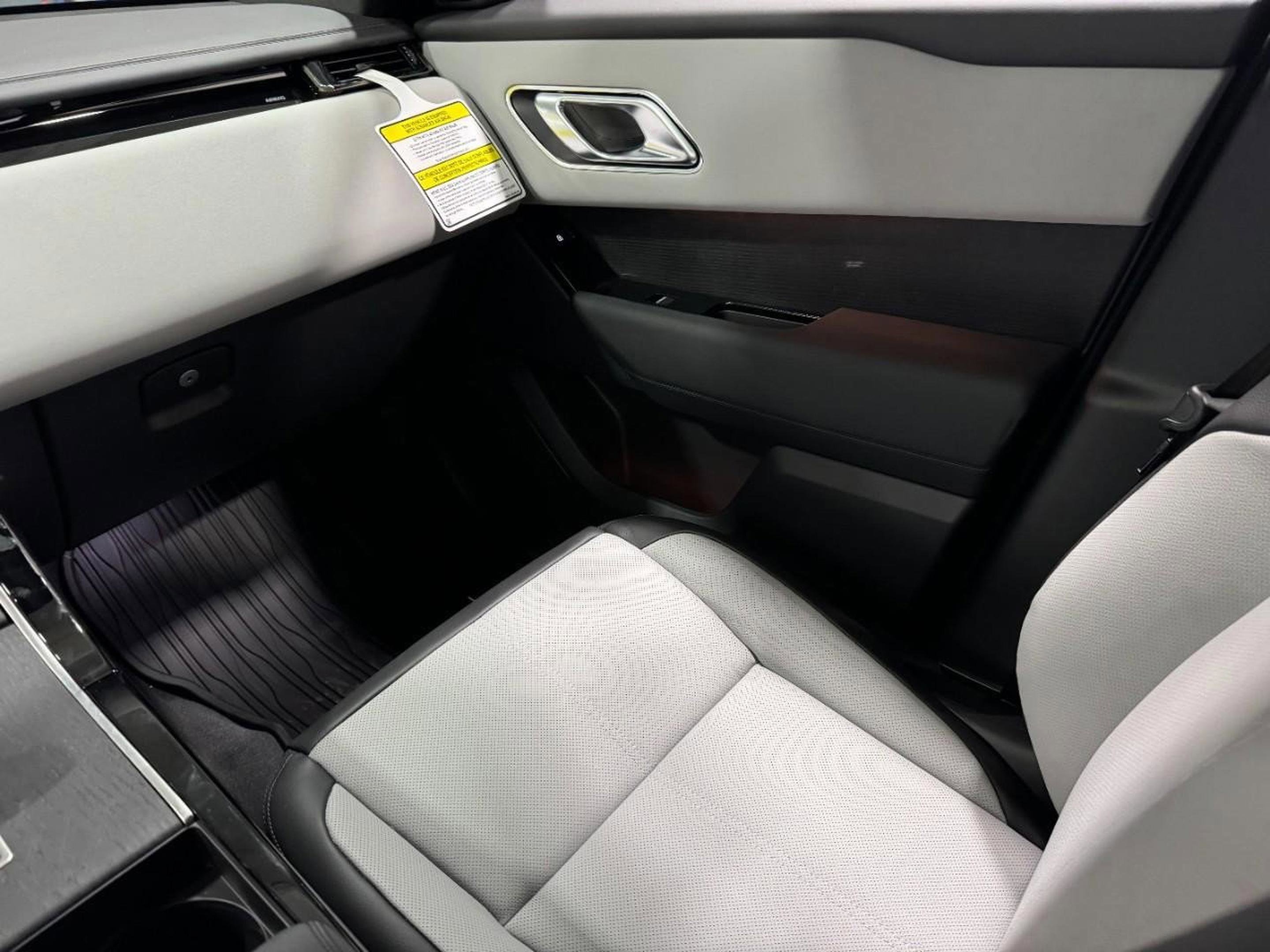 Used 2026 Land Rover Range Rover Velar Dynamic SE image 15