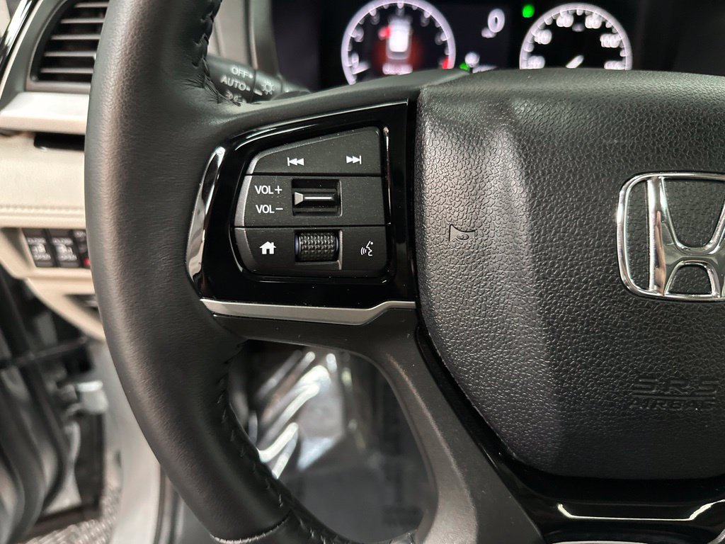 Used 2025 Honda Odyssey Touring image 14
