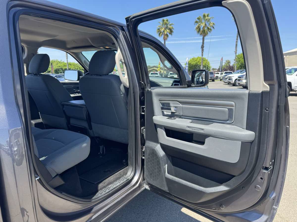 Used 2017 RAM 1500 Classic SLT AWD/4WD image 18