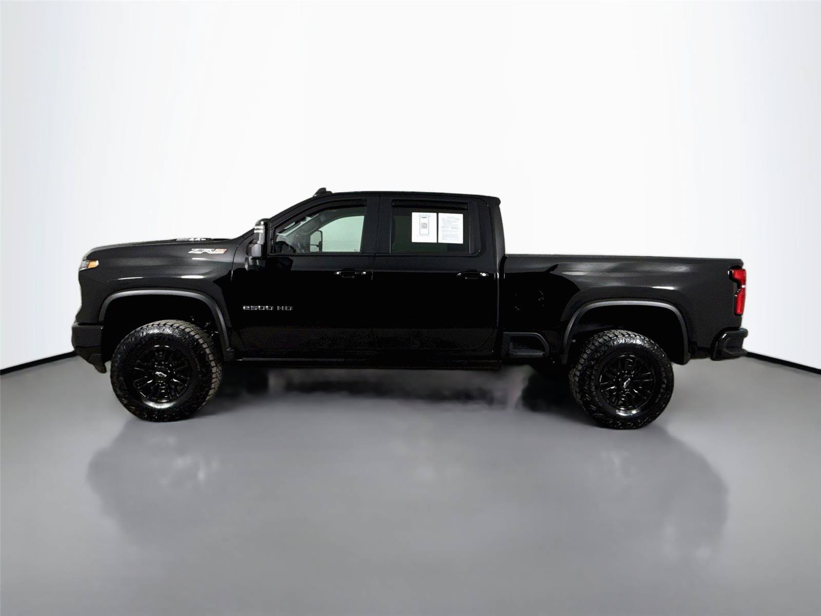 Used 2025 Chevrolet Silverado 2500 ZR2 w/ Technology Package AWD/4WD image 6