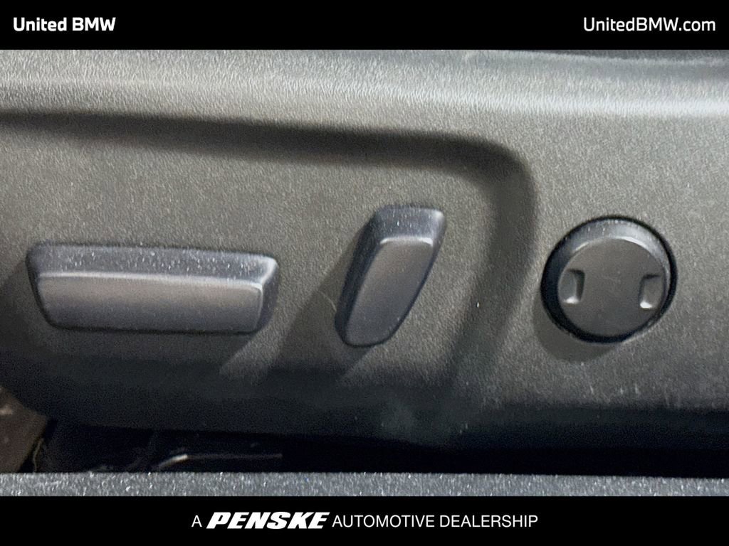 Used 2016 Toyota Camry SE image 4