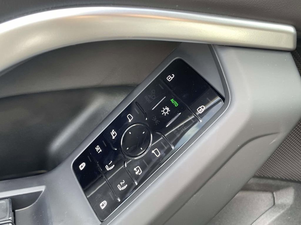 Used 2025 Audi Q5 Premium image 25