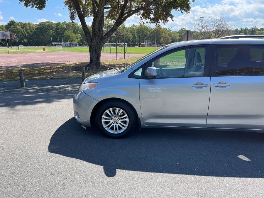 Used 2012 Toyota Sienna XLE w/ Entertainment Pkg FWD image 39
