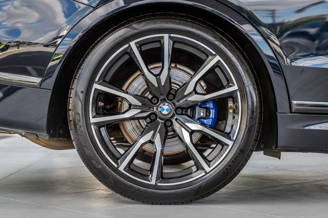 Used 2020 BMW X7 xDrive40i w/ M Sport Package AWD/4WD image 16