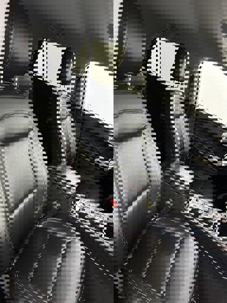 Used 2021 Ford Explorer XLT w/ Equipment Group 202A image 38