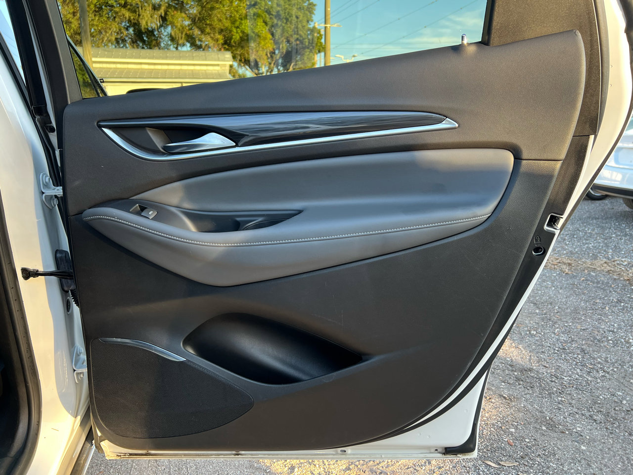 Used 2023 Buick Enclave Essence image 31