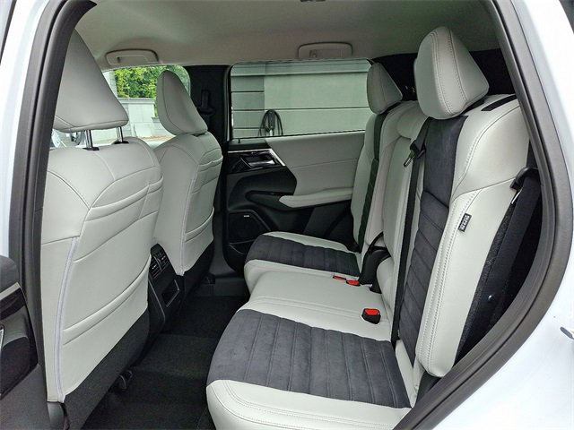 New 2025 Mitsubishi Outlander SE image 5