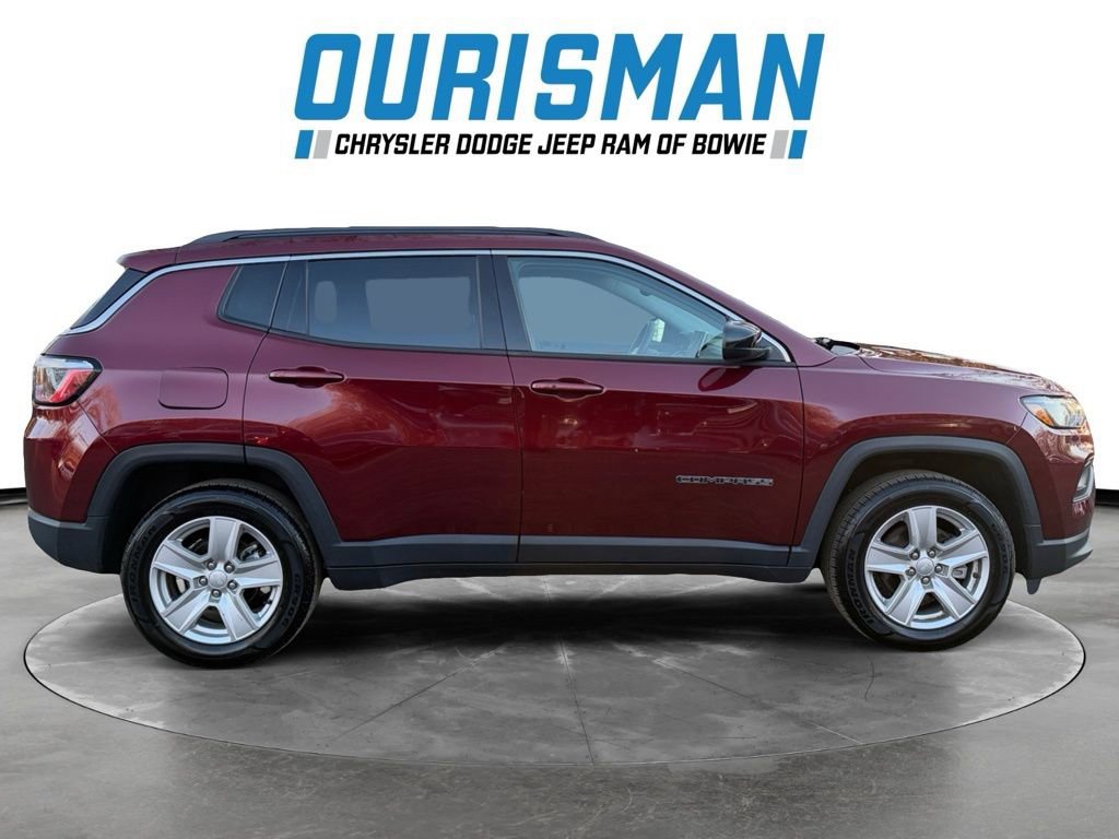 Used 2022 Jeep Compass Latitude image 2