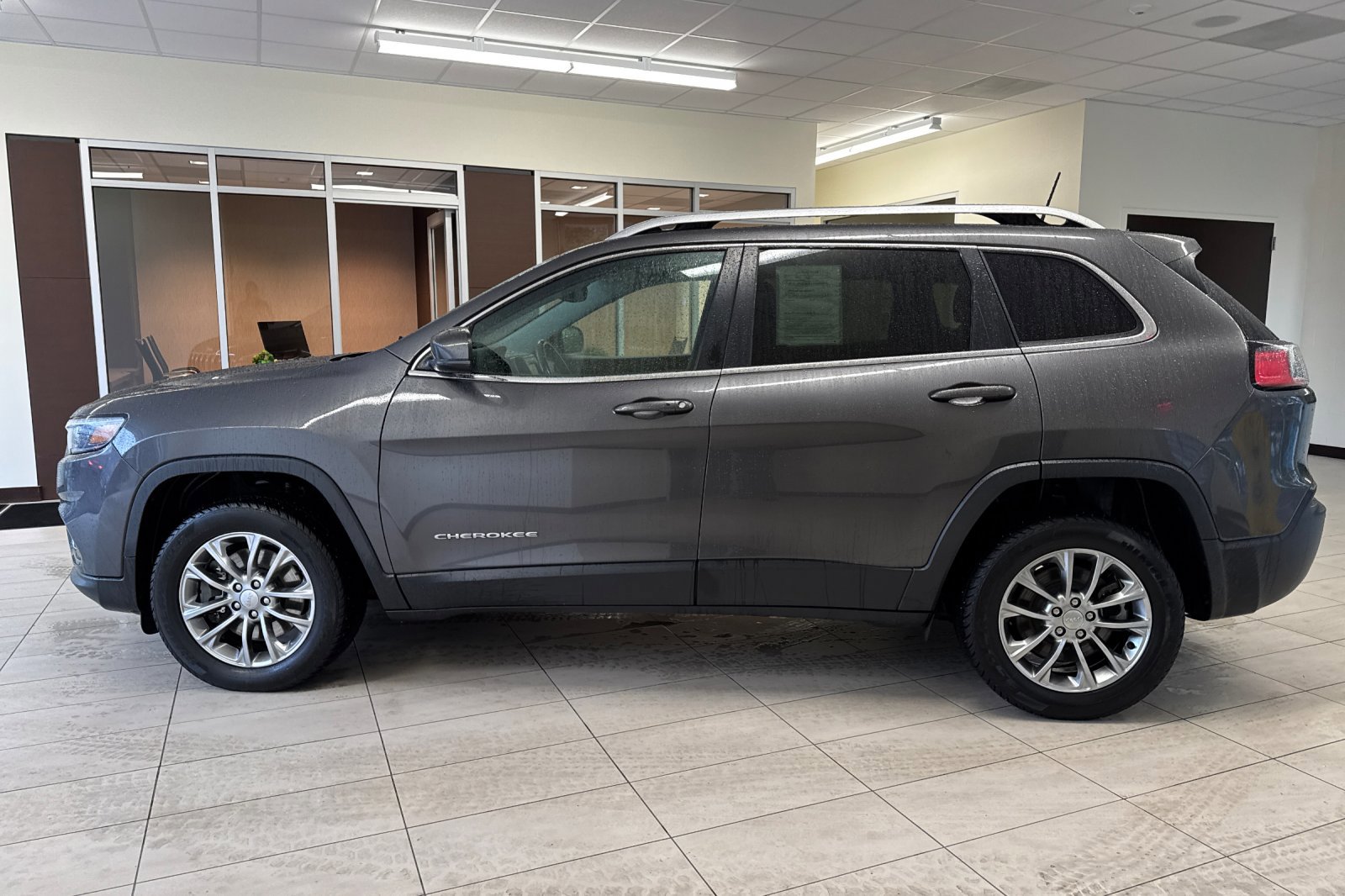 Used 2020 Jeep Cherokee Latitude Plus w/ Comfort/Convenience Group image 7