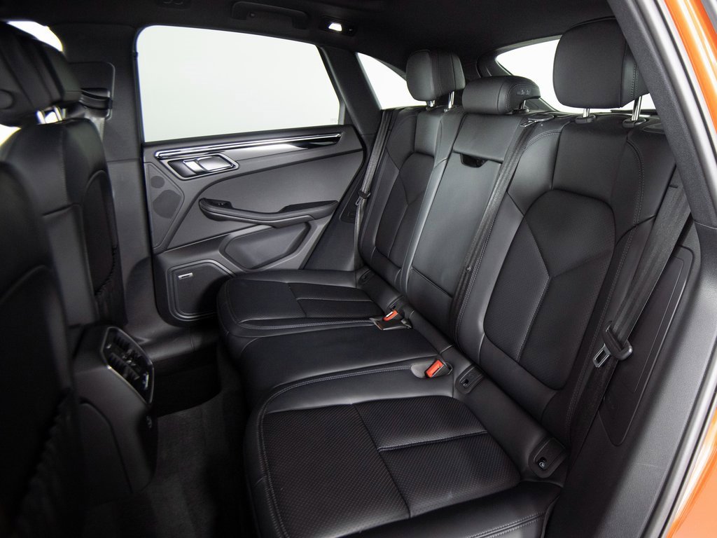 Certified 2025 Porsche Macan image 20